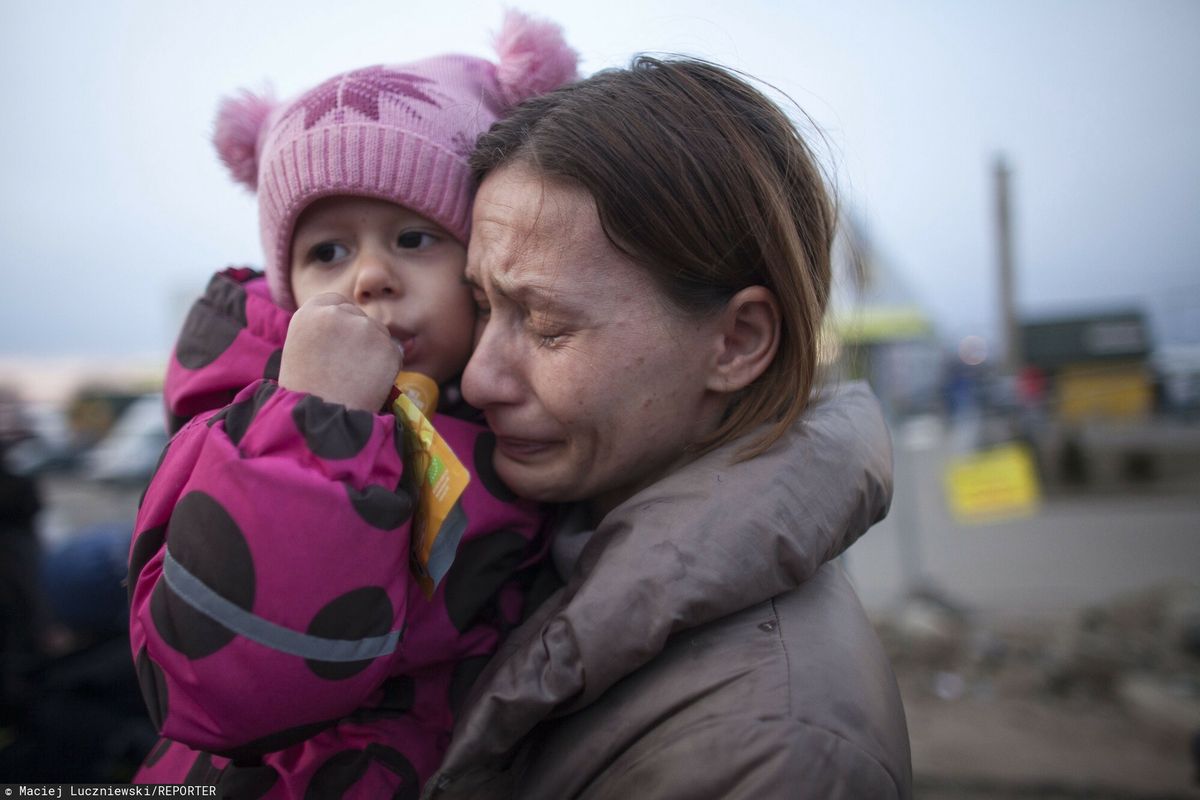 Wojna na Ukrainie. Tysiące osób bez prądu i jedzenia 