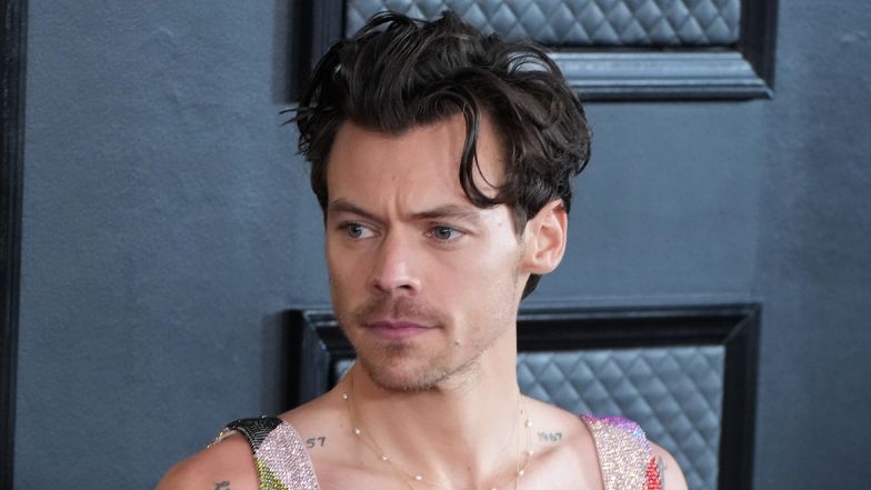 Harry Styles debuts in a new hairstyle.