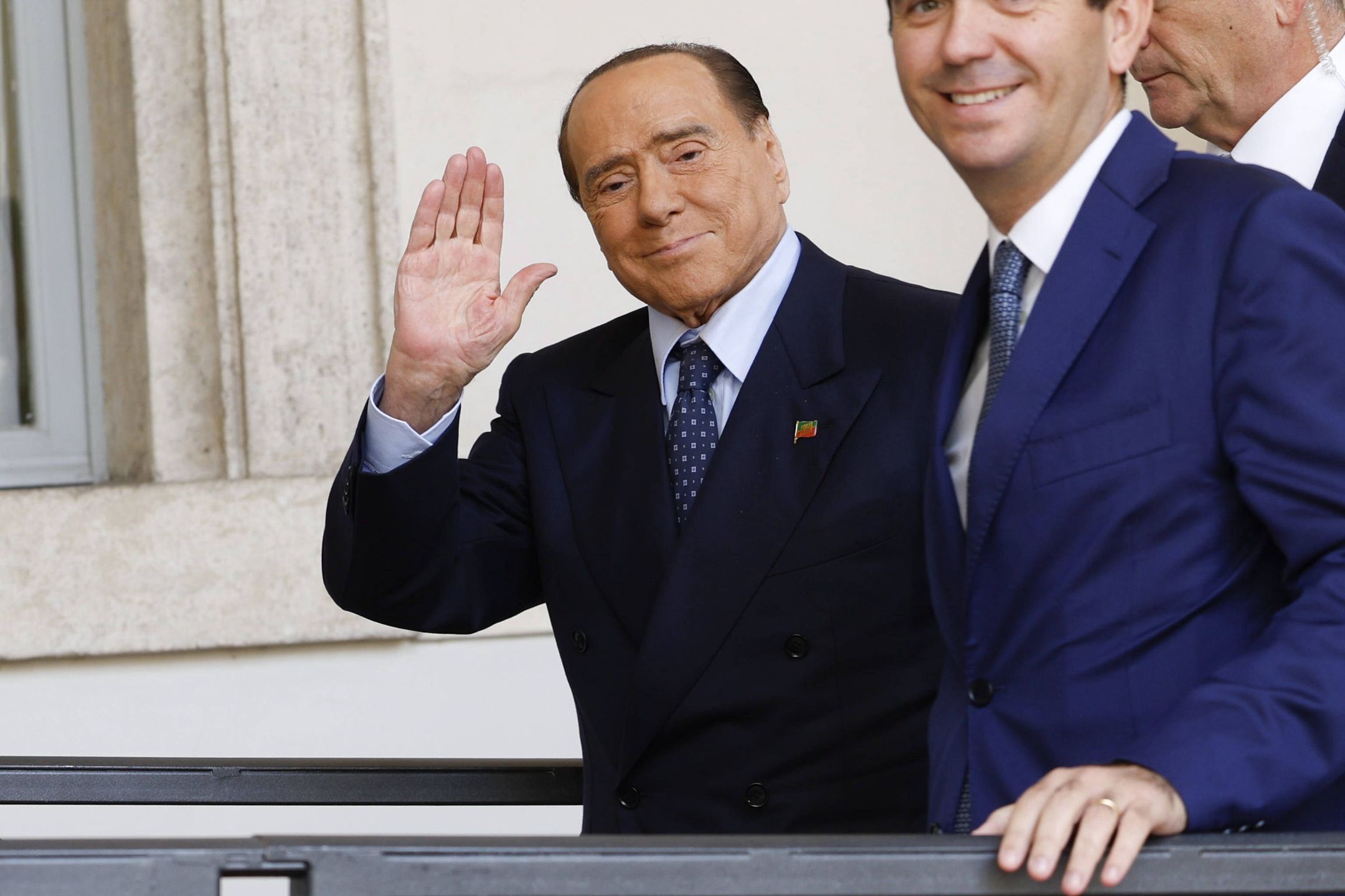 Italy holds political consultations to form new government
epa10256328 Leader of 'Forza Italia' party Silvio Berlusconi arrives for a meeting with Italian president for the first round of formal political consultations for new government at the Quirinale Palace in Rome, Italy, 21 October 2022.  EPA/FABIO FRUSTACI 
Dostawca: PAP/EPA.
FABIO FRUSTACI