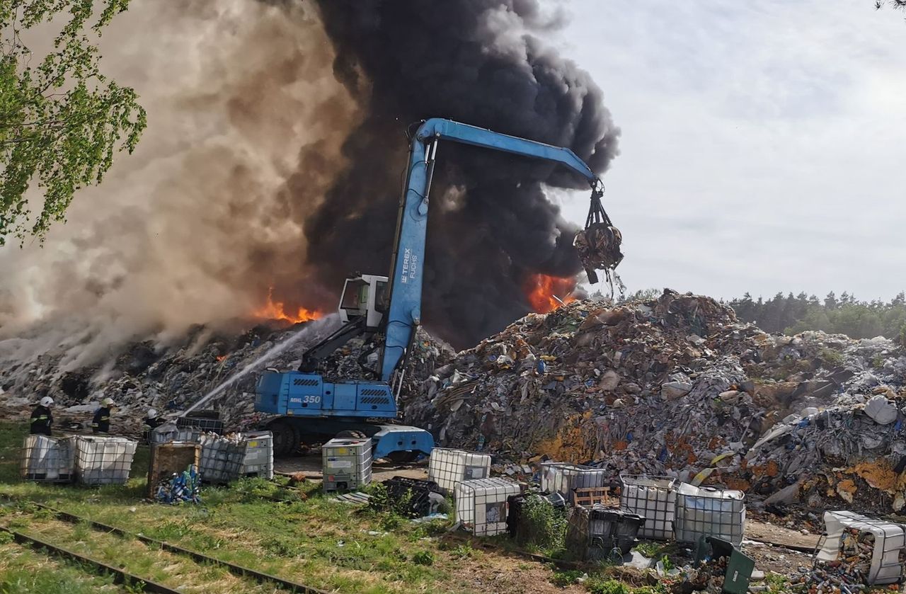 Wola Łaska. Pożar składowiska odpadów. Nowe informacje