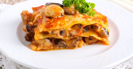 Do lazanii dodaj odrobinę polskiego akcentu. Włoska teściowa spadnie z krzesła, ale na pewno poprosi o dokładkę