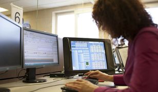 Podsłuchiwał kolegów w pracy, został zwolniony. Sąd kazał zapłacić odszkodowanie