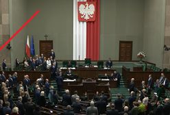 Nie wstał do hymnu. PiS oburzone zachowaniem ministra