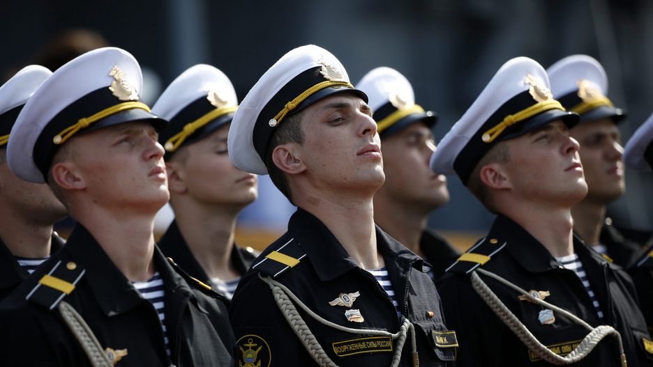 President Duterte visits navy warship of Russia's Pacific Fleet docked in Manila
epa05700731 Russian sailors stand guard as they wait for Filipino President Rodrigo Duterte's scheduled tour of the Russian navy anti-submarine vessel Admiral Tributs at the Port of Manila, Philippines, 06 January 2017. Duterte, who strongly criticized the USA and the West during his first bilateral meeting with the Russian President Vladimir Putin in Peru in November 2016, is set to visit Moscow later this year on Putin's invitation.  EPA/FRANCIS R. MALASIG 
Dostawca: PAP/EPA.
FRANCIS R. MALASIG