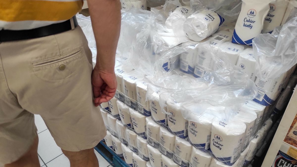 Latem sprzedaż cukru zawsze jest wyższa. W tym roku na rynku zapanowała jednak panika i prawdziwa gorączka zakupowa