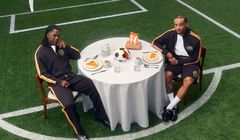 Xavi Simons i Clarence Seedorf w kampanii Pyszne.pl przed finałem Ligi Mistrzów