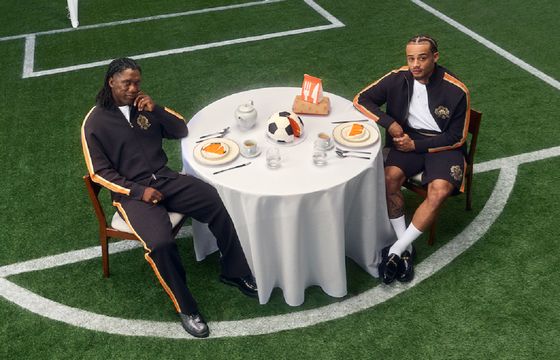 Xavi Simons i Clarence Seedorf w kampanii Pyszne.pl przed finałem Ligi Mistrzów