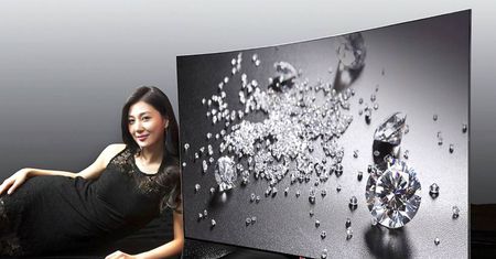 Telewizor LG na bogato: OLED, 4 mm grubości i 460 kryształów Aurora Borealis