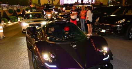 Lewis Hamilton w Zondzie na ulicach Monte Carlo