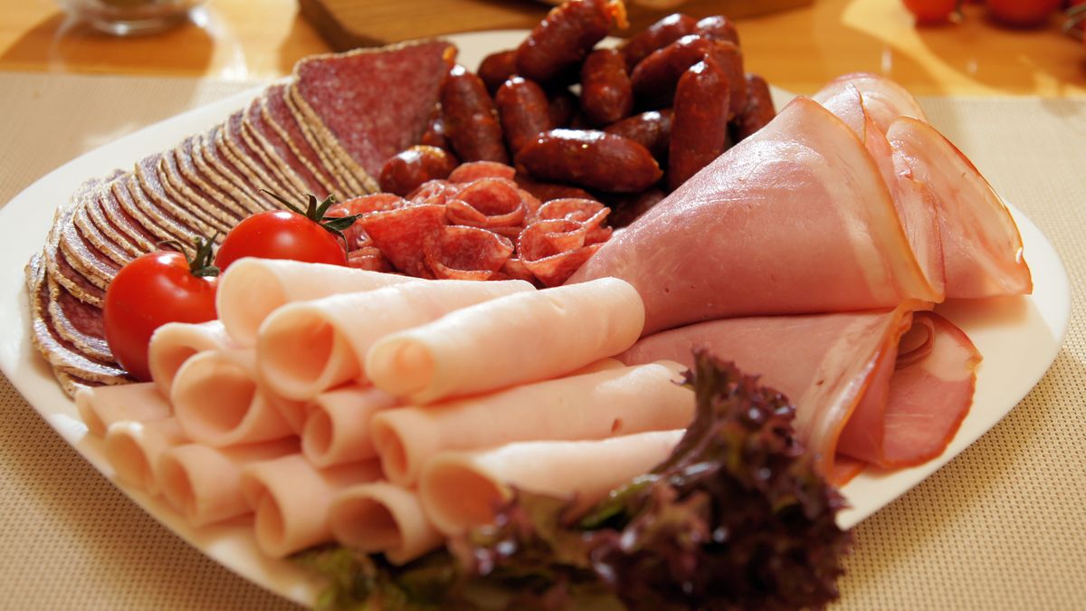 Jak prawidłowo przechowywać wędliny?