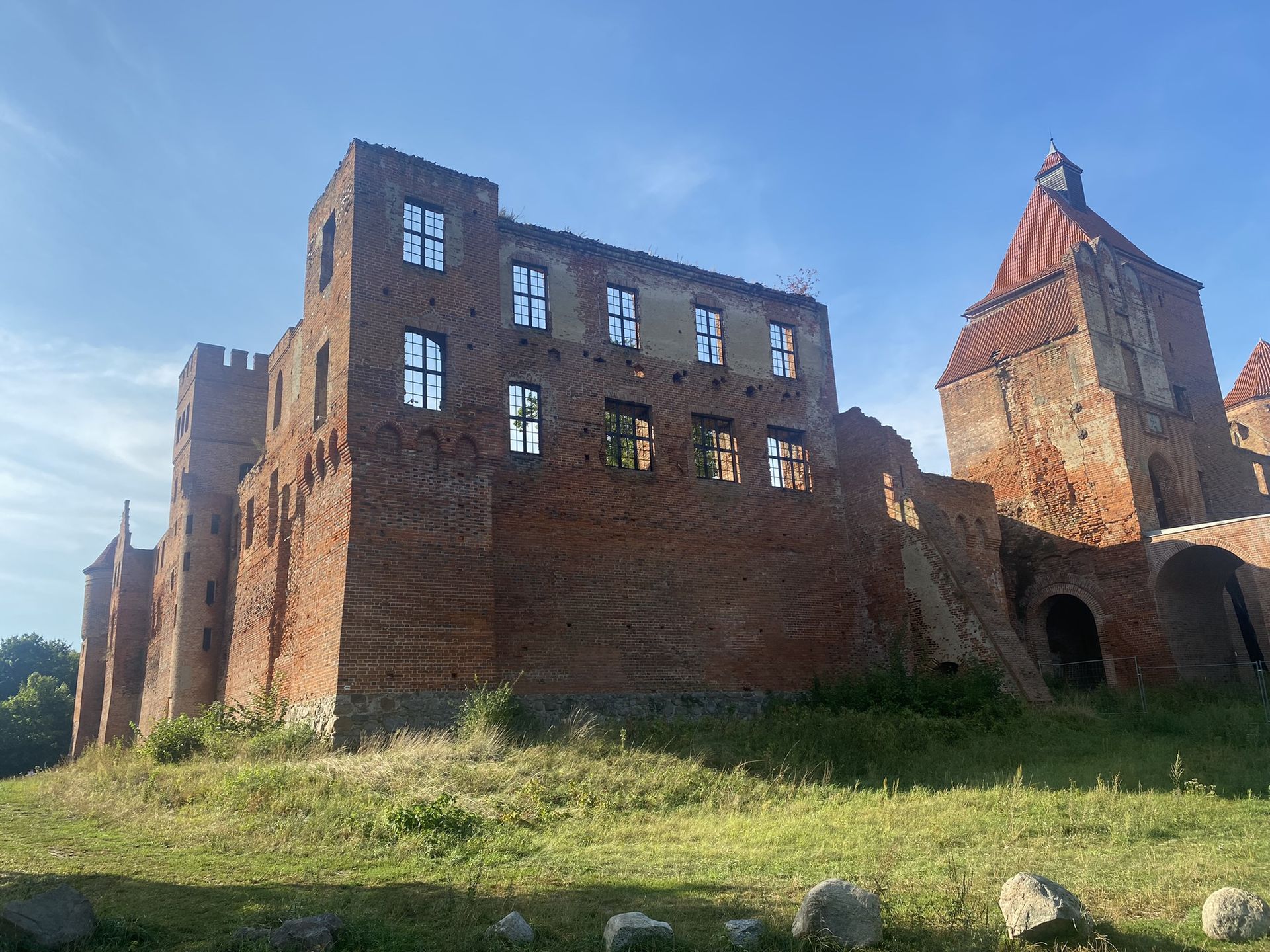 Ruiny zamku w Szymbarku z XIV wieku, o budowli pisał Zbigniew Nienacki w "Panu Samochodziku"