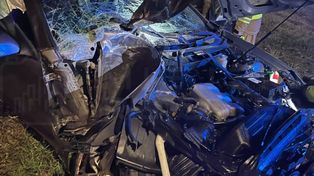 Warszawa: Wpadł w poślizg, ściął drzewo i uderzył w słup na Białołęce