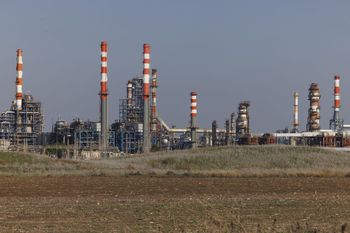 Uszkodzona rafineria w Hajfie kontynuuje produkcję