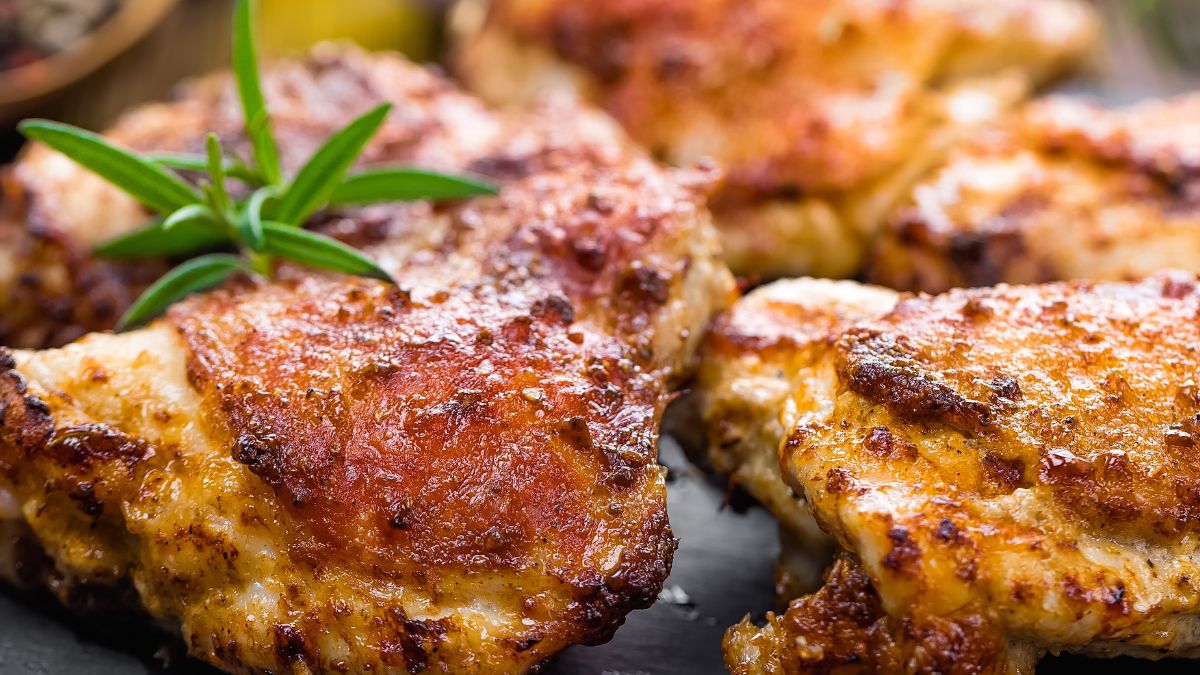 Jak zrobić idealne pieczone udka kurczaka? 