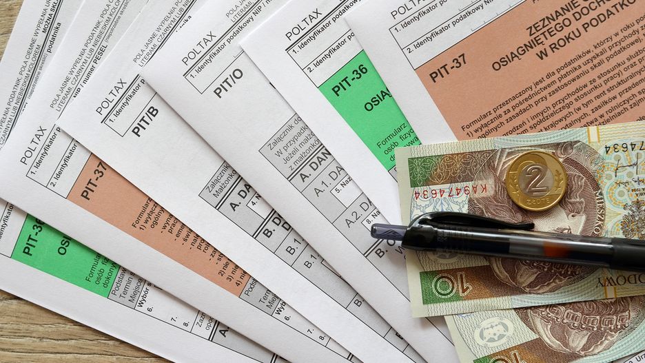 pit, podatki, rozliczenie, rozliczenie podatkowe, fiskus, banknoty, monety, finanse, budżet, zarobki, koszt, ekonomia, podwyżki, raty, kredyt, bank, waluty