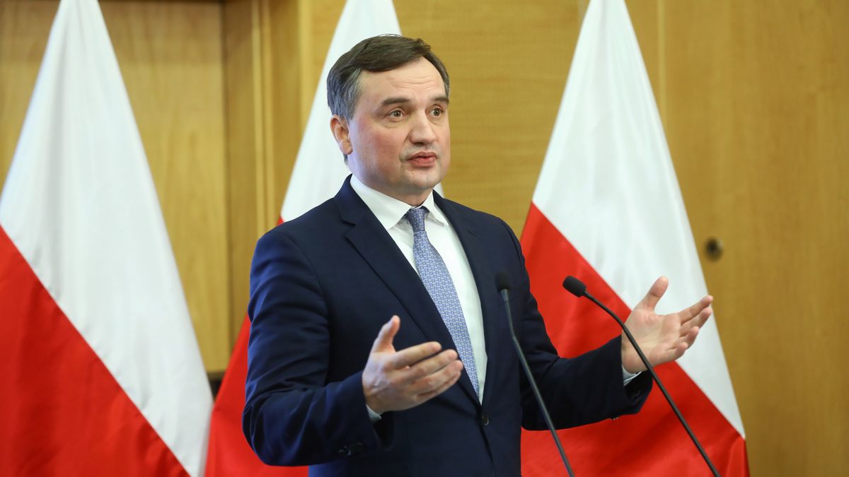 Na zdjęciu Zbigniew Ziobro na konferencji prasowej