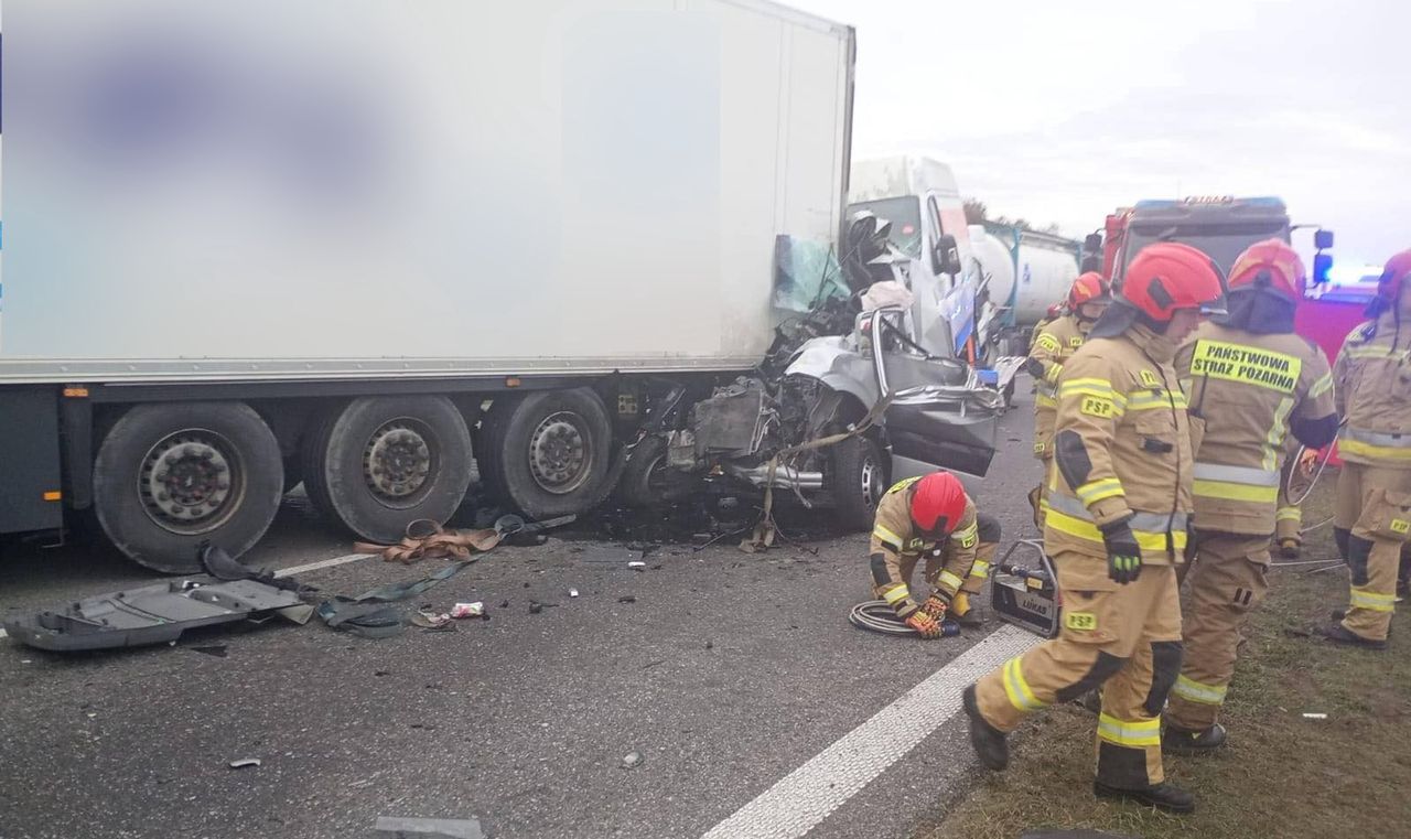 Groźny wypadek na ważnej trasie pod Warszawą. Lądował śmigłowiec LPR