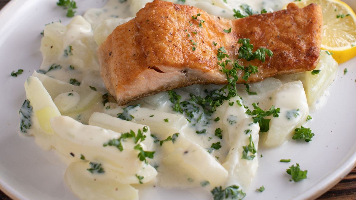 Kalarepa z sosie beszamelowym z powodzeniem zastąpi ziemniaki