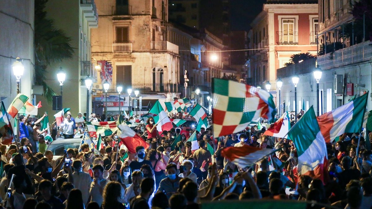 Włoscy kibice po finale Euro 2020
