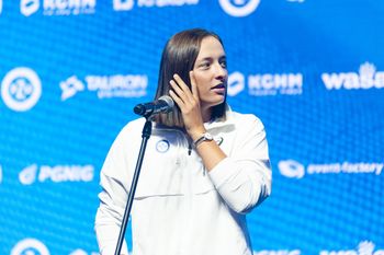 Iga Świątek miała się umówić z Agnieszką Radwańską na shopping. "Gdy wracam do domu, najbardziej tęsknię za prowadzeniem auta"