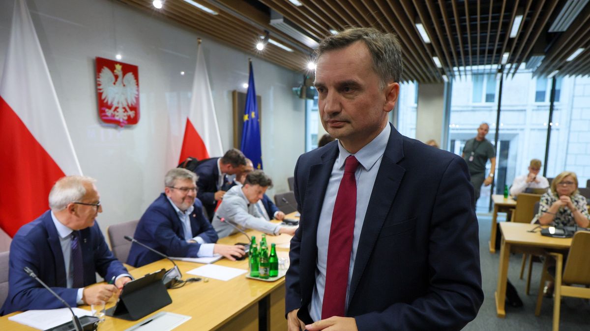 Zbigniew Ziobro
Pawe� Supernak
DOPROWADZENIE, Komisja Regulaminowa, Spraw Poselskich i Immunitetowych, pegasus, polityk, polityka, sejm