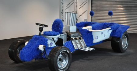 Toaleta i dwie wanny z silnikiem Corvette