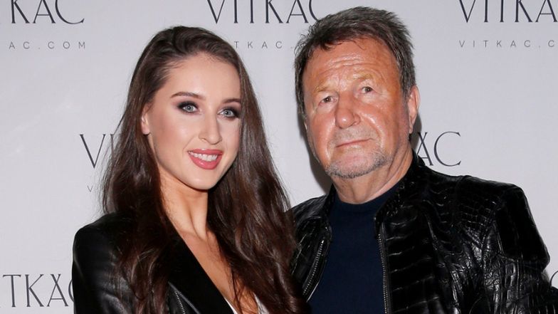 Patrycja Tuchlińska pozuje z synkiem  na tle rolls royca