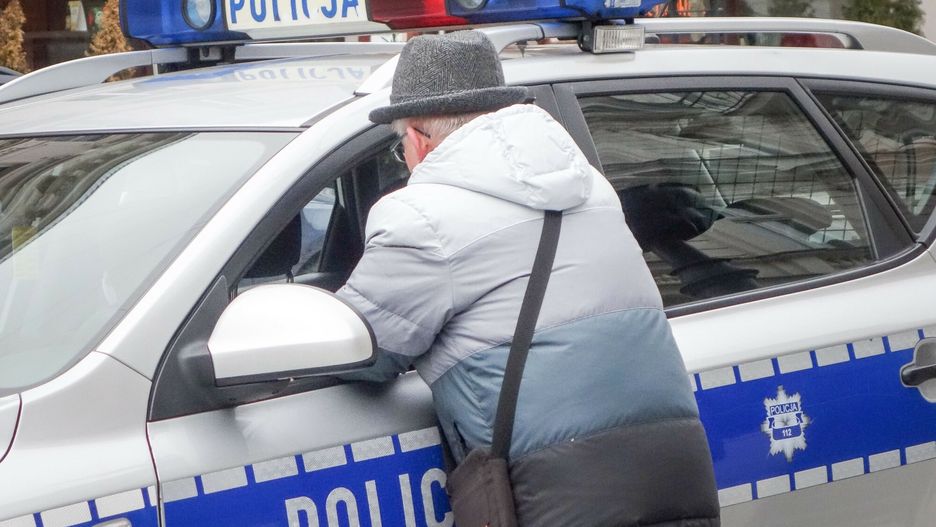 Reporter baza 2020-06-c
9.01.2019 Lodz. Patrol policji. N.z starszy pan przy radiowozie. Fot. Piotr Kamionka/REPORTER1
Piotr Kamionka/REPORTER