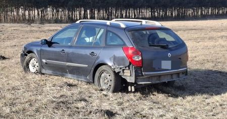 Jechał całą szerokością drogi, świadek zaalarmował Policję