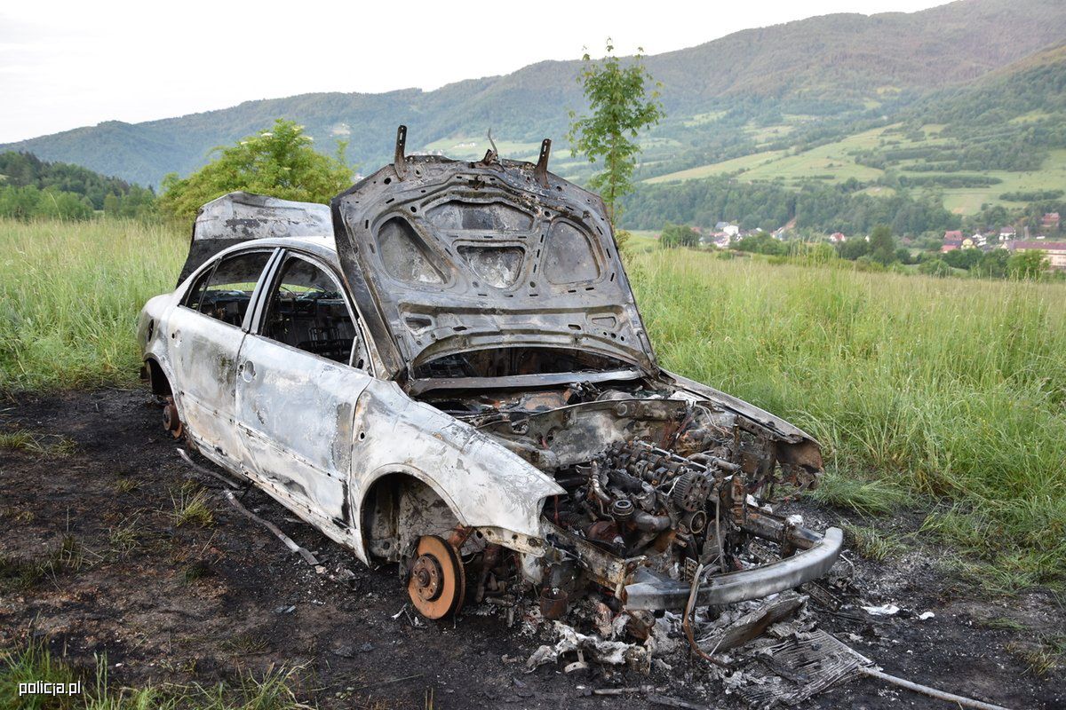 Samochód pokrzywdzonego został doszczętnie spalony