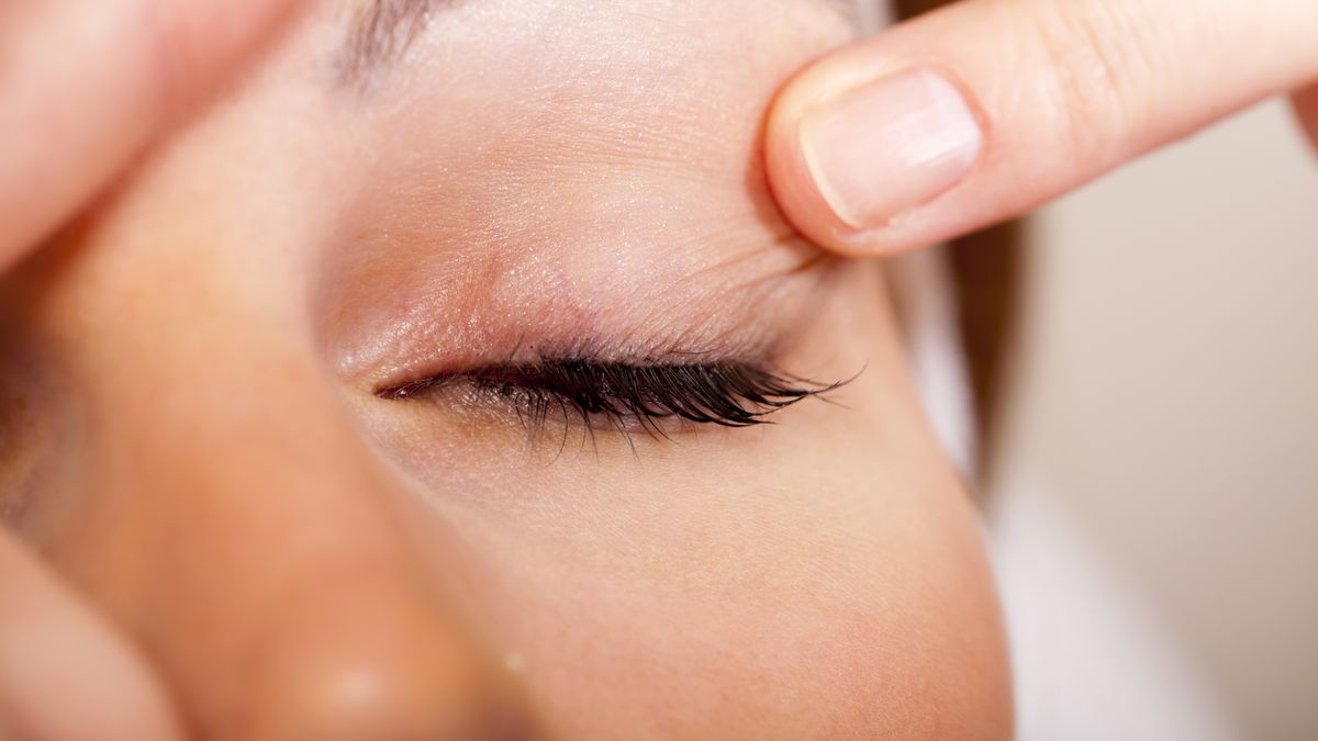 Jak malować opadającą powiekę? 