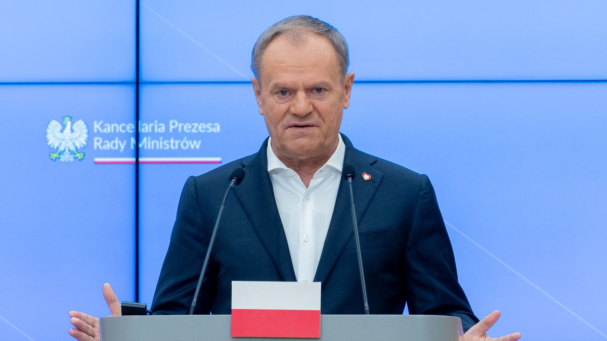 WARSAW, POLAND - 2025/01/15: Prime Minister of Poland Donald Tusk, gestures as he speaks to the media during a press conference. A press conference took place in Warsaw featuring the Prime Minister of Poland, Donald Tusk, and the President of Ukraine, Volodymyr Zelenskyy. The main topics included the war in Ukraine, military support through arms deliveries, new sanctions against Russia, historical perspectives, and efforts to weaken Russian energy dominance. (Photo by Marek Antoni Iwaczuk/SOPA Images/LightRocket via Getty Images)