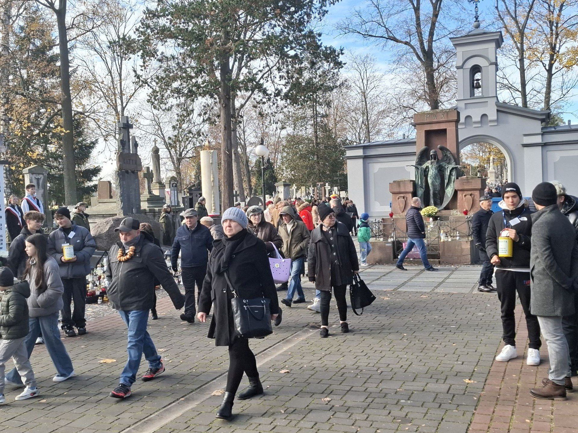 Wszystkich Świętych 2025 na Cmentarzu Komunalnym przy ulicy Limanowskiego w Radomiu