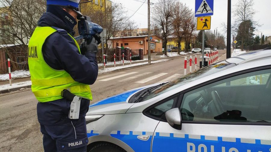 Widzisz przejście? Noga z gazu.