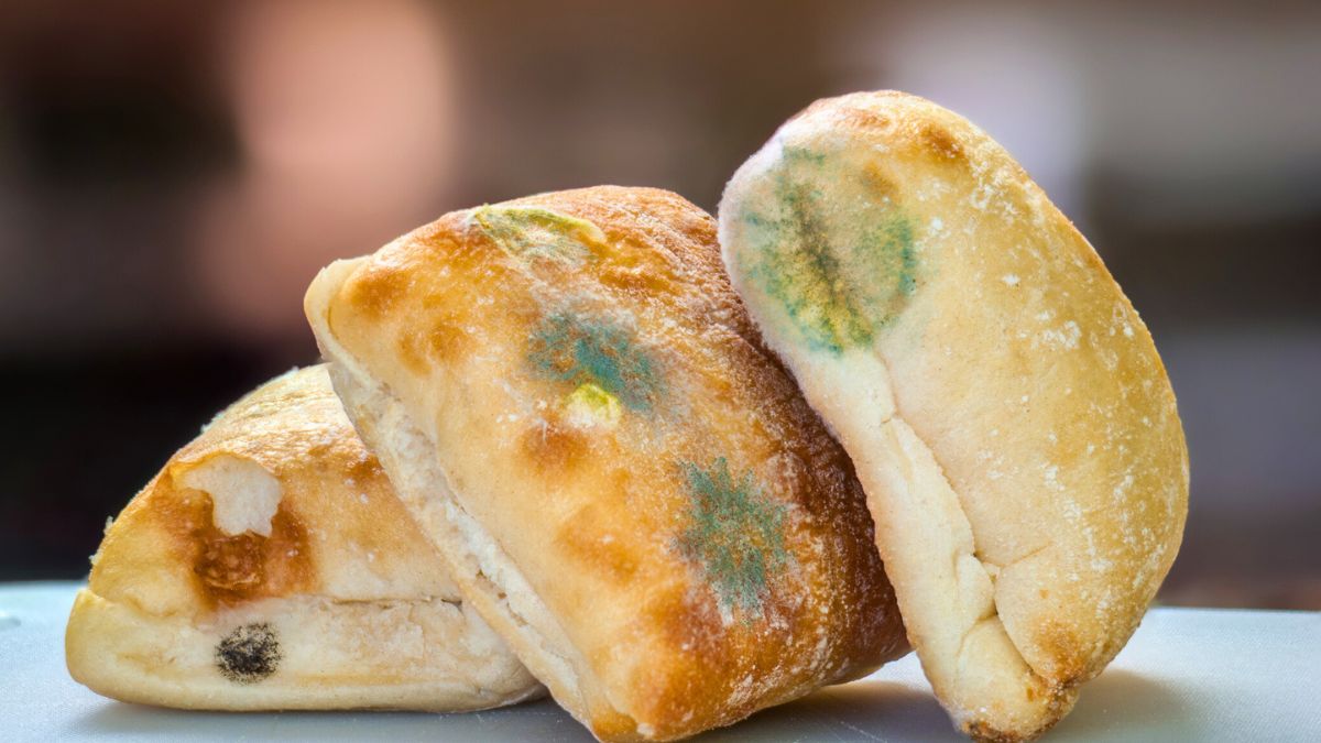 Pleśniejące bułki