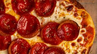 Wielu pobiegło po pizzę Książula do Żabki. Ja zrobiłam ją z chlebka naan w 10 minut