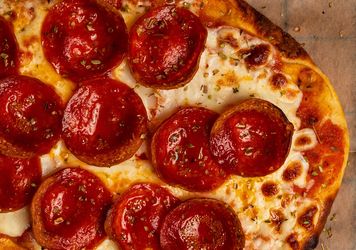 Wielu pobiegło po pizzę Książula do Żabki. Ja zrobiłam ją z chlebka naan w 10 minut