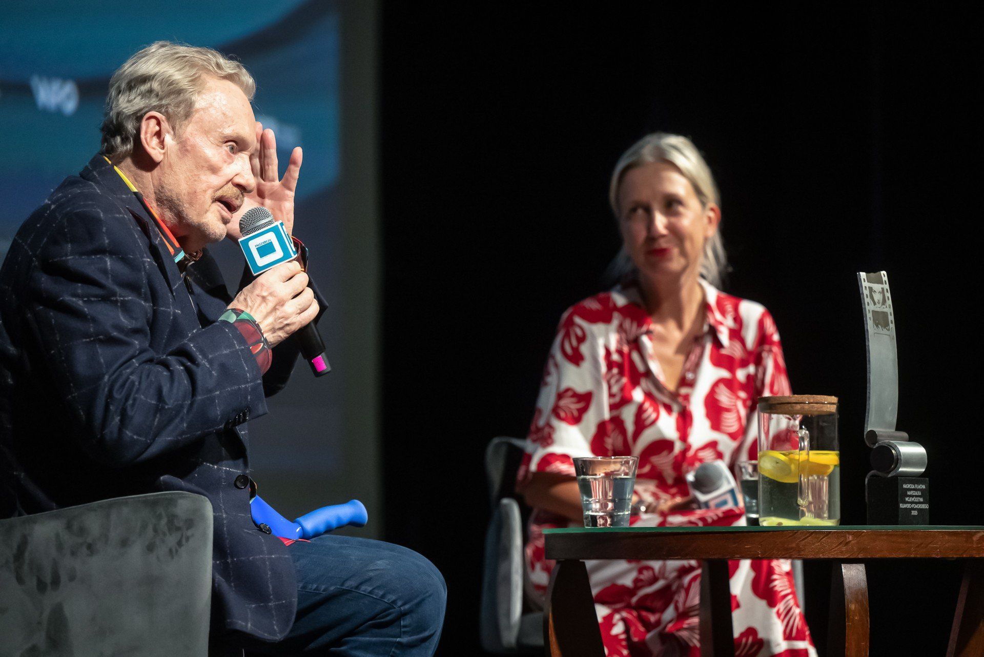 Daniel Olbrychski odbiera nagrodę na festiwalu ,,Przeźrocza&#34;