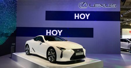 Wygląda spektakularnie, jak jeździ? Pierwsze spotkanie z Lexusem LC