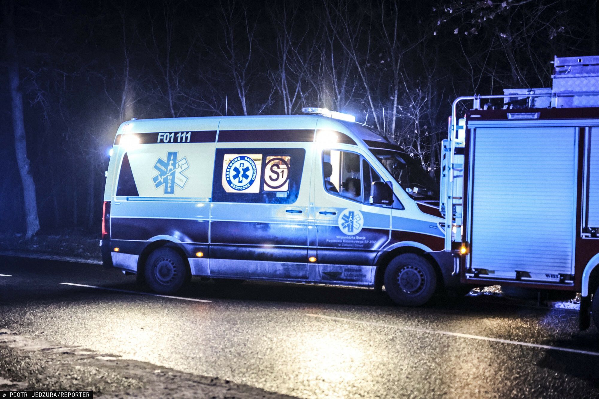 reporter_baza_2020-12
04.12.2020 Zielona Gora Wypadek drogowy zderzenie opla z busem dostawczym straz pozarna strazacy ratowali ranna osobe ranny kierowca na miejsce dojechala policja drogowka policjanci z drogowki karetka pogotowia ratunkowego   fot. Piotr Jedzura/REPORTER
Piotr Jedzura/REPORTER