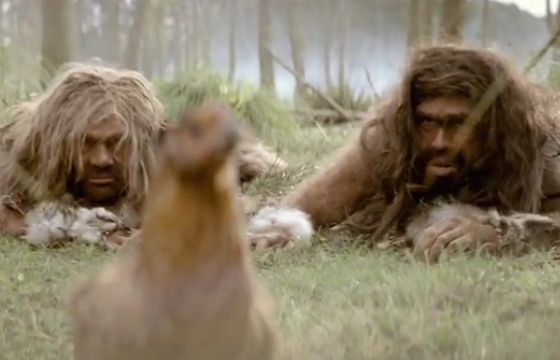 Polujący Neandertalczycy reklamują zupki i dania Vifon (wideo)