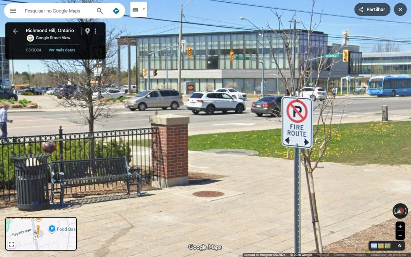 Parking w pobliżu biblioteki publicznej Oak Ridges w Richmond Hi