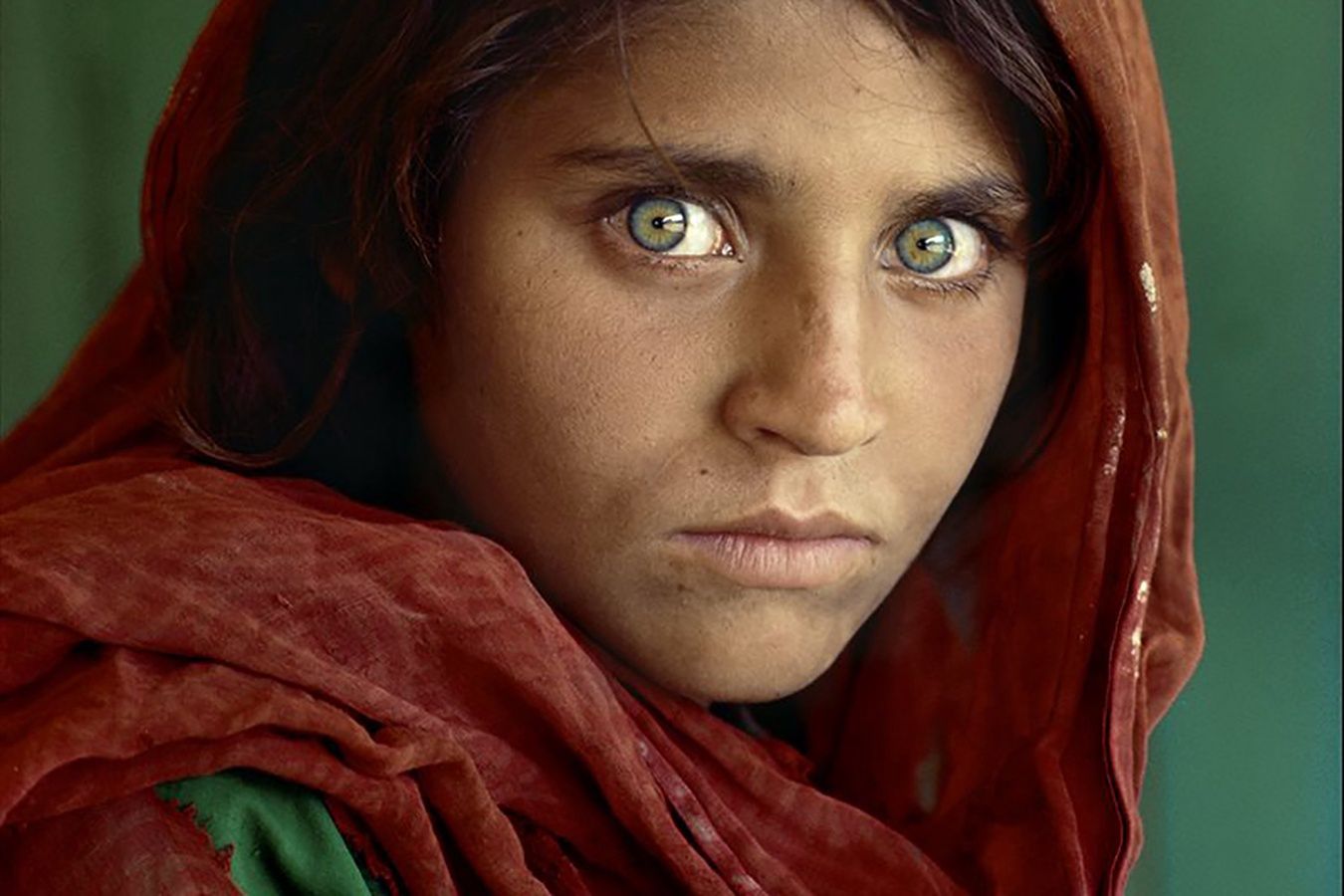 Stała się symbolem. "Afgańska dziewczyna" po latach dostała azyl w Europie