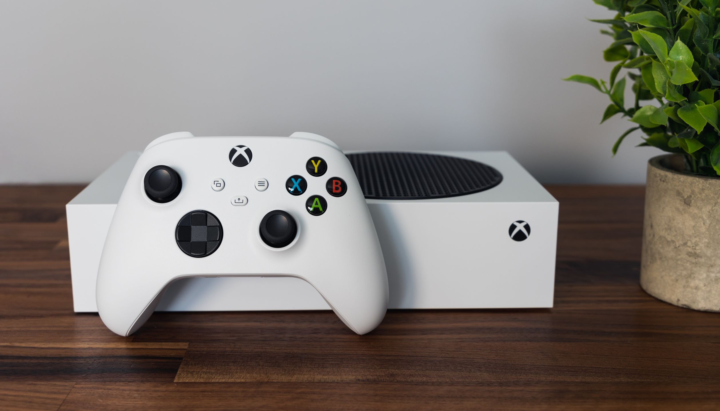 Xbox Series S to nadal jedna z tańszych opcji, by pograć w gry