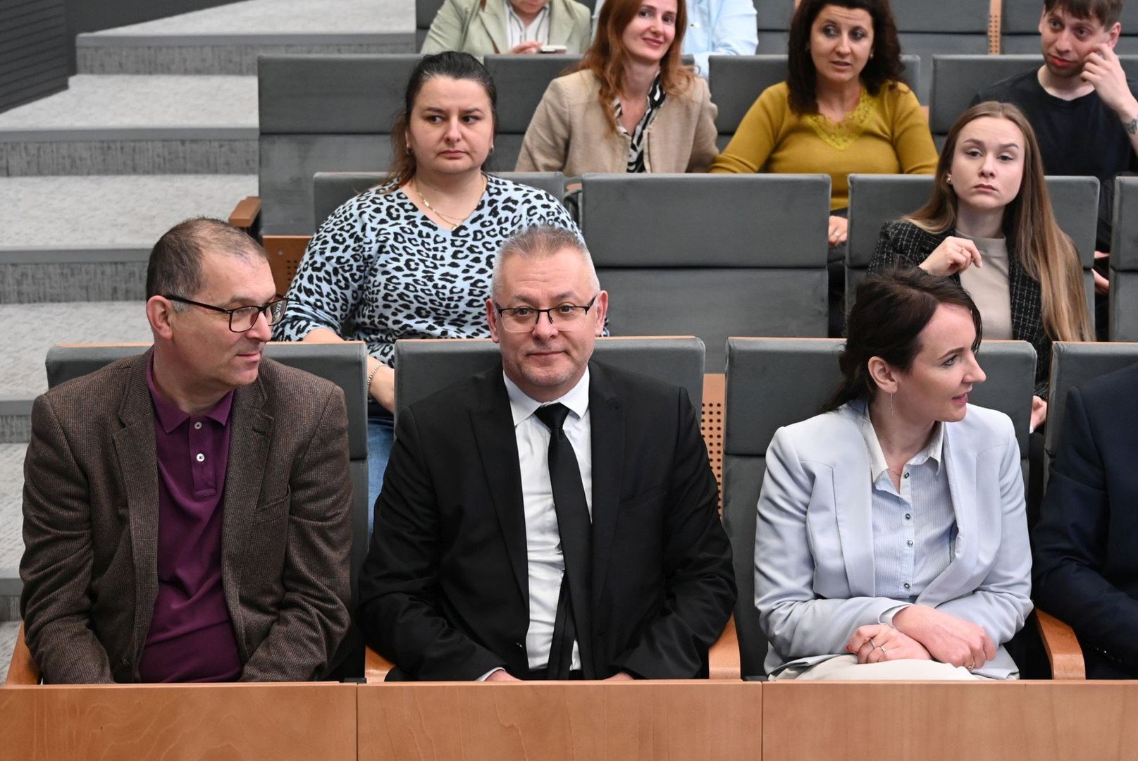 Konferencja adresowana była między innymi do pedagogów, psychologów, pracowników socjalnych, pracowników sądów rodzinnych czy dyrektorów szkół.