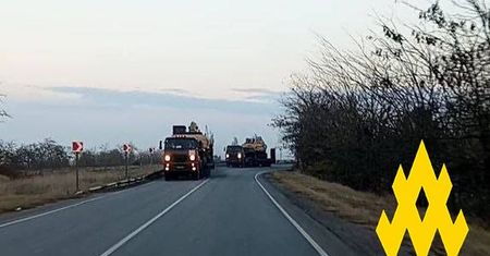 Podejrzane ruchy Rosjan na Krymie. Przerzucają dźwigi i pojazdy