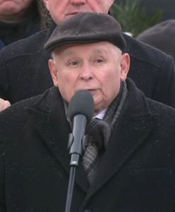 Incydent przed pomnikiem smoleńskim. Krzyki w stronę PiS-u, Kaczyński zaczął przemawiać
