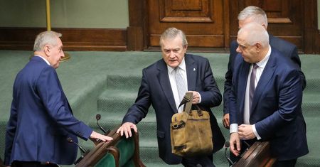 PiS ściga się z zimą. Dołącza do obrad Sejmu drugi projekt dotyczący cen prądu