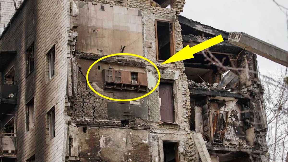 Zdjęcie półki w zniszczonym budynku poruszyło internautów 