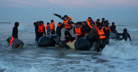 Afgańczyk uprowadził i zgwałcił nastolatkę. Potem wsadził ją na łódkę